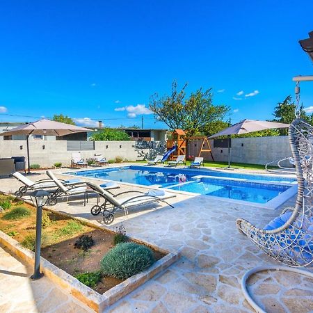 Holiday Home Tower With Private Pool, Sauna And Quads Smilcic Ngoại thất bức ảnh