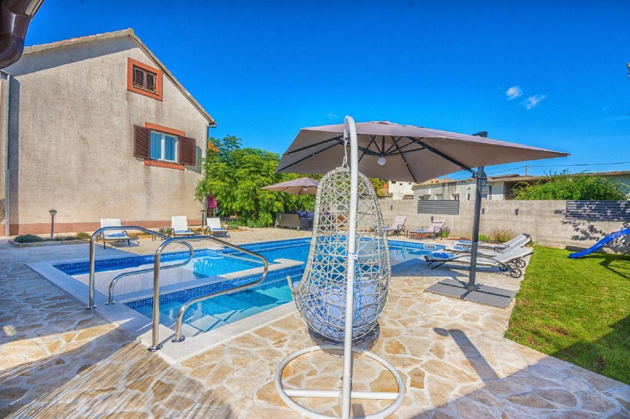 Holiday Home Tower With Private Pool, Sauna And Quads Smilcic Ngoại thất bức ảnh