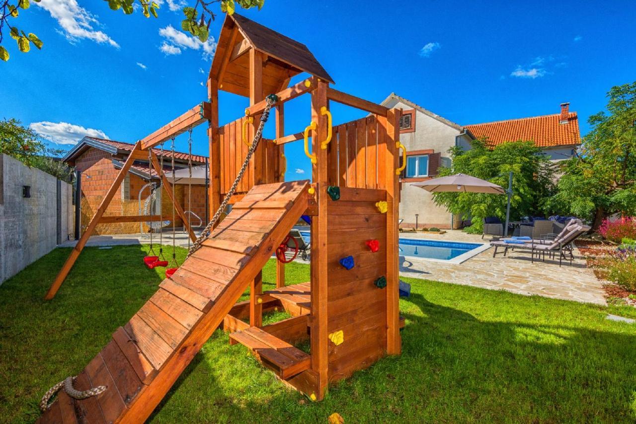 Holiday Home Tower With Private Pool, Sauna And Quads Smilcic Ngoại thất bức ảnh