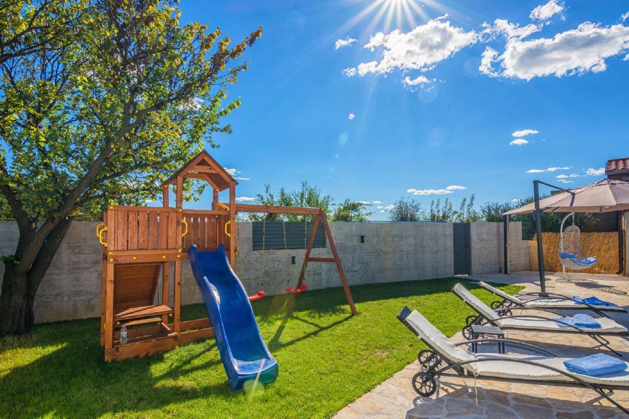 Holiday Home Tower With Private Pool, Sauna And Quads Smilcic Ngoại thất bức ảnh