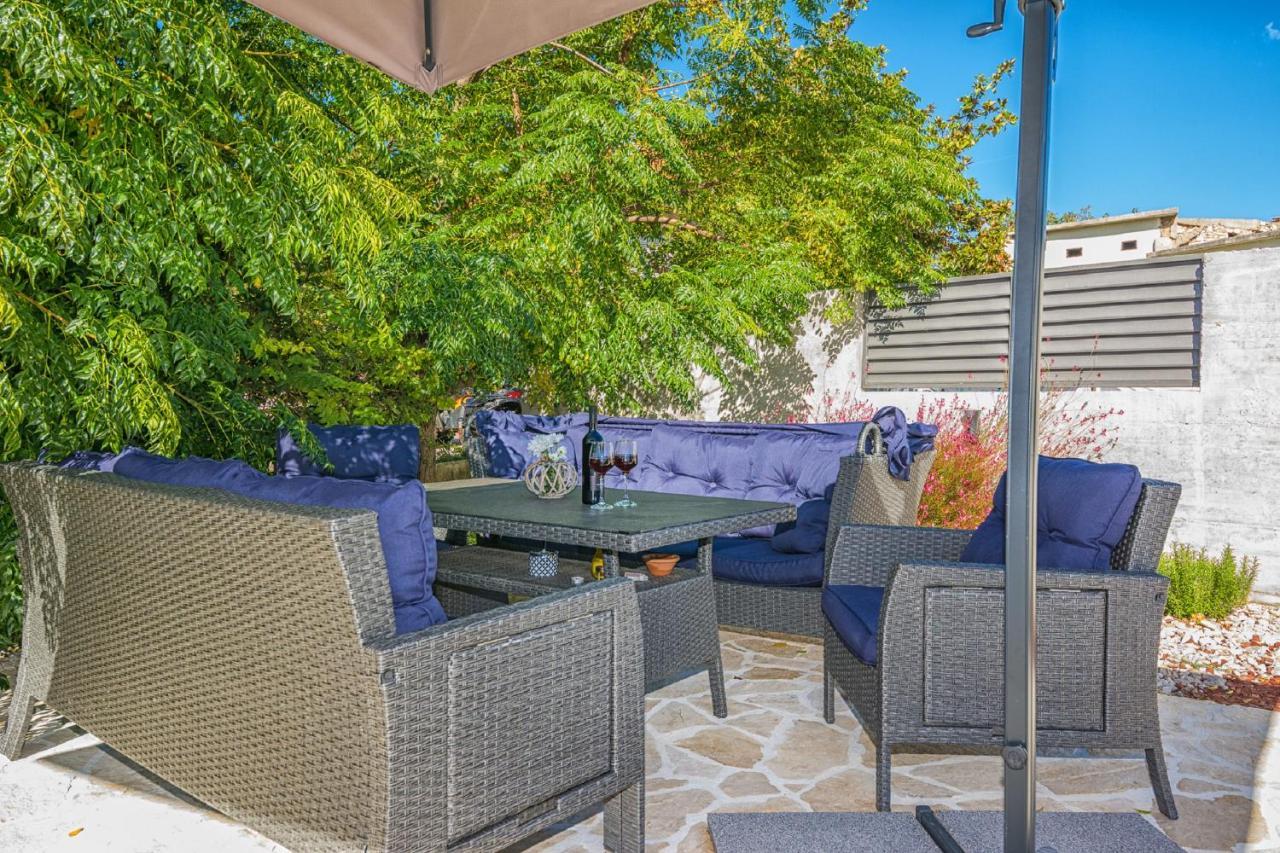 Holiday Home Tower With Private Pool, Sauna And Quads Smilcic Ngoại thất bức ảnh